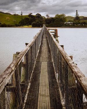 3-passerelle_sur_les_eaux