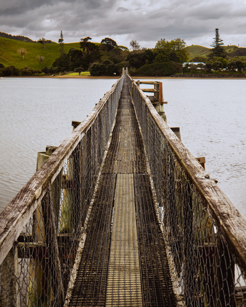 3-passerelle_sur_les_eaux